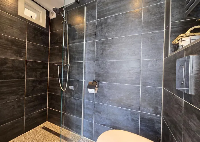 44 אגמונד אן זי